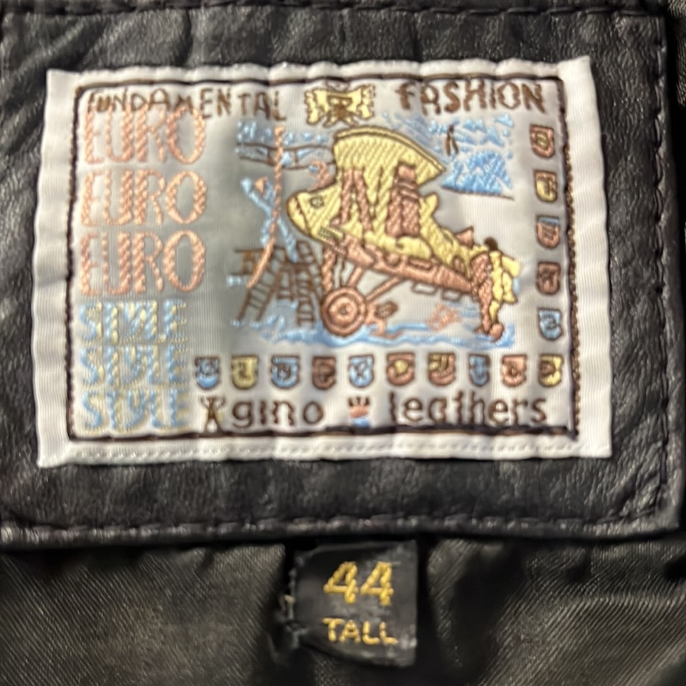Black Leather vest with button chain - Picture 3 of 3